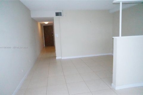 Condominio en alquiler en Lauderhill, Florida, 39.02 m2 № 2025639 - foto 6