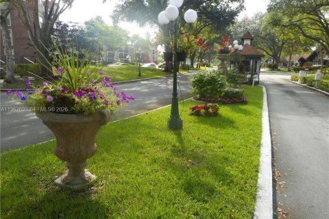 Condominio en alquiler en Lauderhill, Florida, 39.02 m2 № 2025639 - foto 3