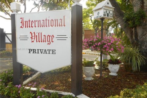 Estudio en el Condominio en Lauderhill, Florida  № 2025639