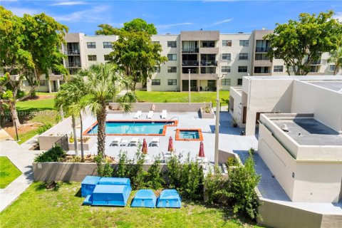 Condo in Miami, Florida, 2 bedrooms № 2076474 - photo 7