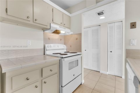 Condo in Miami, Florida, 2 bedrooms № 2076474 - photo 14