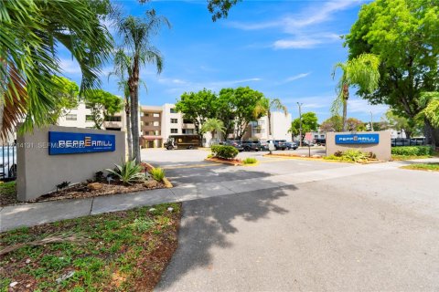 Condo in Miami, Florida, 2 bedrooms № 2076474 - photo 8