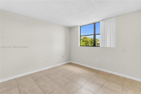Condo in Miami, Florida, 2 bedrooms № 2076474 - photo 28