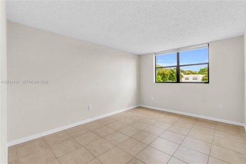 Condo in Miami, Florida, 2 bedrooms № 2076474 - photo 24
