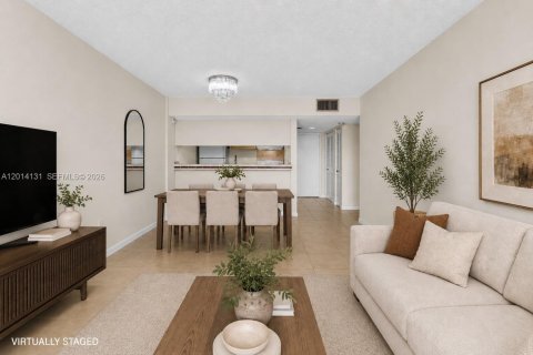 Condo in Miami, Florida, 2 bedrooms № 2076474 - photo 4