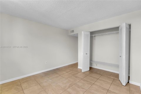 Condo in Miami, Florida, 2 bedrooms № 2076474 - photo 30