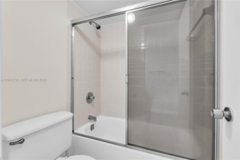 Condo in Miami, Florida, 2 bedrooms № 2076474 - photo 27