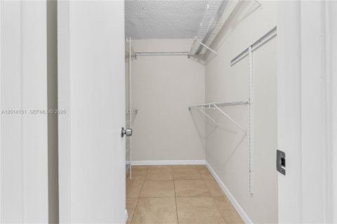 Condo in Miami, Florida, 2 bedrooms № 2076474 - photo 25