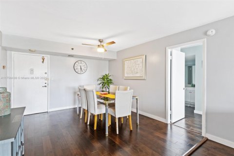 Condo in Pembroke Pines, Florida, 2 bedrooms  № 1865324 - photo 7