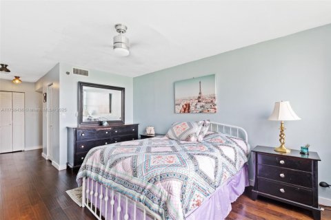 Condo in Pembroke Pines, Florida, 2 bedrooms  № 1865324 - photo 18