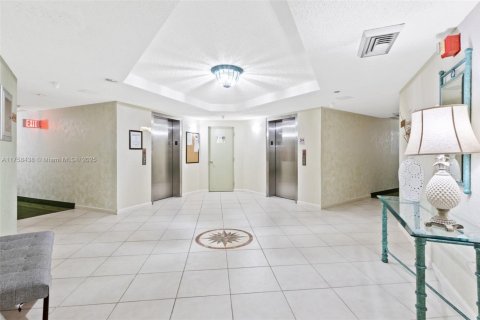 Condo in Pembroke Pines, Florida, 2 bedrooms  № 1865324 - photo 6