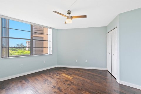 Condo in Pembroke Pines, Florida, 2 bedrooms  № 1865324 - photo 22