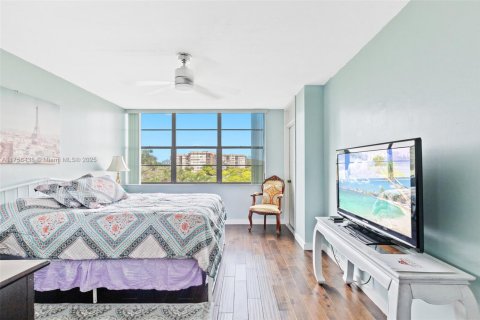 Condo in Pembroke Pines, Florida, 2 bedrooms  № 1865324 - photo 20