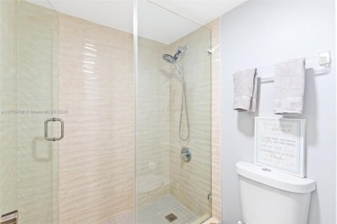 Condo in Pembroke Pines, Florida, 2 bedrooms  № 1865324 - photo 25
