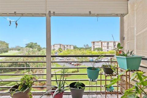 Condo in Pembroke Pines, Florida, 2 bedrooms  № 1865324 - photo 3