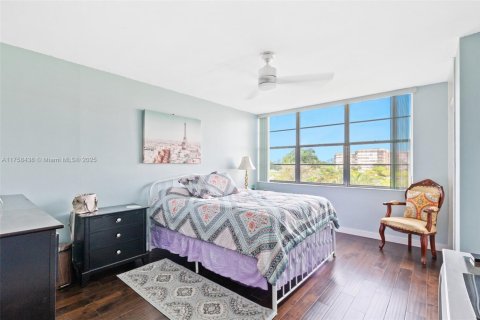 Condo in Pembroke Pines, Florida, 2 bedrooms  № 1865324 - photo 21