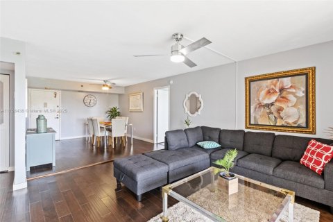 Condo in Pembroke Pines, Florida, 2 bedrooms  № 1865324 - photo 14
