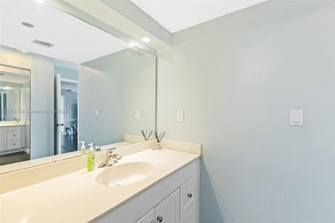Condo in Pembroke Pines, Florida, 2 bedrooms  № 1865324 - photo 26