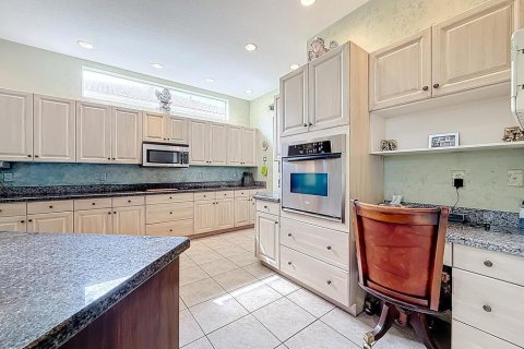 Купить виллу или дом в Порт-Сент-Луси, Флорида 9 комнат, 390.38м2, № 2340495 - фото 16