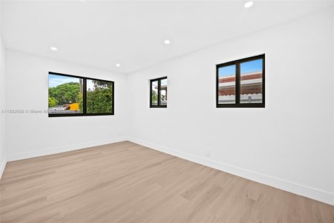 House in Miami, Florida 3 bedrooms, 94.95 sq.m. № 1950533 - photo 20