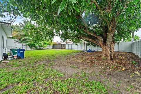 House in Miami, Florida 3 bedrooms, 94.95 sq.m. № 1950533 - photo 28