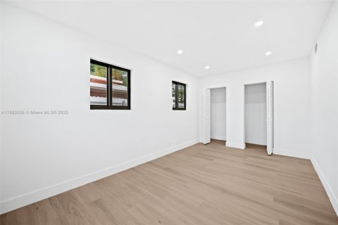House in Miami, Florida 3 bedrooms, 94.95 sq.m. № 1950533 - photo 17