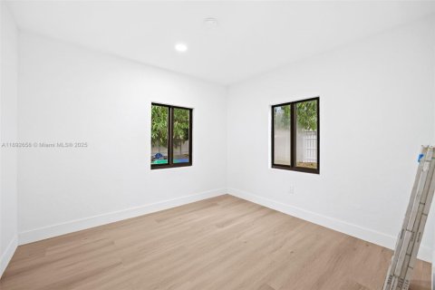 House in Miami, Florida 3 bedrooms, 94.95 sq.m. № 1950533 - photo 21