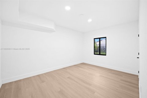House in Miami, Florida 3 bedrooms, 94.95 sq.m. № 1950533 - photo 24