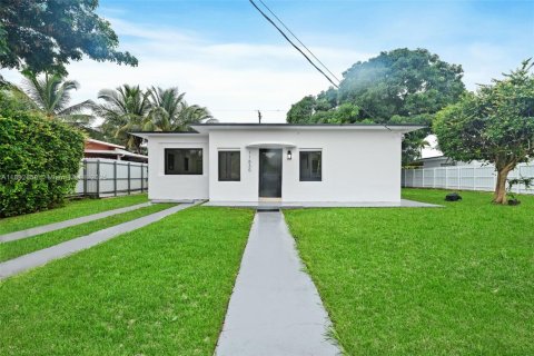 House in Miami, Florida 3 bedrooms, 94.95 sq.m. № 1950533 - photo 1