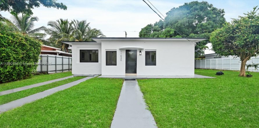 House in Miami, Florida 3 bedrooms, 94.95 sq.m. № 1950533