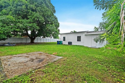 House in Miami, Florida 3 bedrooms, 94.95 sq.m. № 1950533 - photo 29
