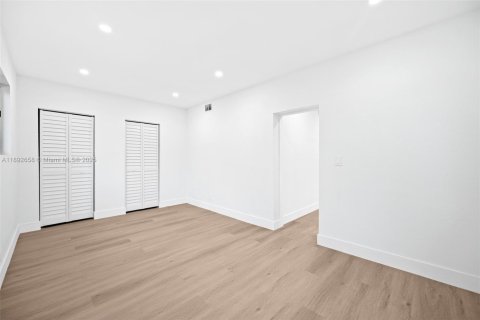 House in Miami, Florida 3 bedrooms, 94.95 sq.m. № 1950533 - photo 18