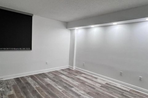 Copropriété à vendre à Miami, Floride: 2 chambres, 95.04 m2 № 1838678 - photo 12