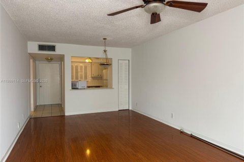 Copropriété à louer à Margate, Floride: 1 chambre, 66.89 m2 № 2067183 - photo 2
