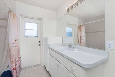 House in Rotonda, Florida 3 bedrooms, 149.57 sq.m. № 1733685 - photo 30