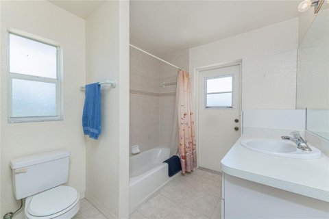 House in Rotonda, Florida 3 bedrooms, 149.57 sq.m. № 1733685 - photo 28