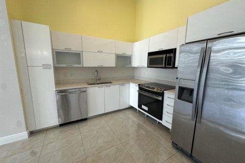 Снять в аренду кондоминиум в Майами, Флорида 3 комнаты, 68.56м2, № 2190460 - фото 6