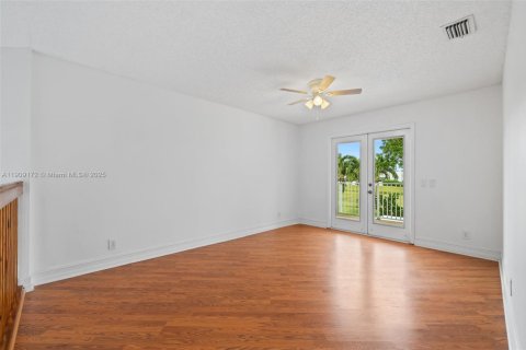 House in Deerfield Beach, Florida 4 bedrooms, 194.63 sq.m. № 1964482 - photo 19