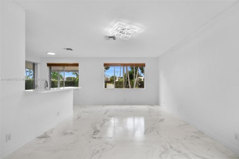 House in Deerfield Beach, Florida 4 bedrooms, 194.63 sq.m. № 1964482 - photo 14