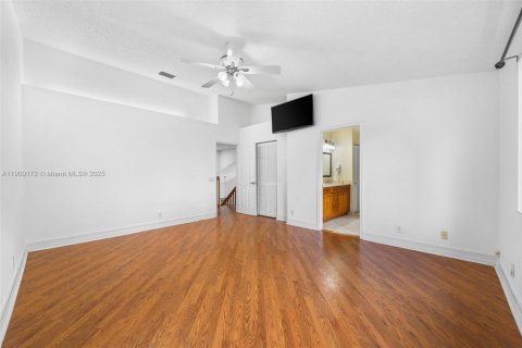 House in Deerfield Beach, Florida 4 bedrooms, 194.63 sq.m. № 1964482 - photo 23