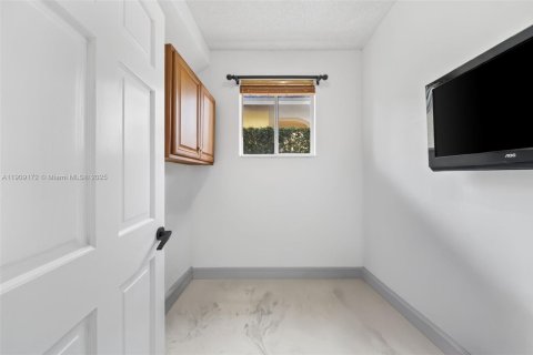 House in Deerfield Beach, Florida 4 bedrooms, 194.63 sq.m. № 1964482 - photo 15