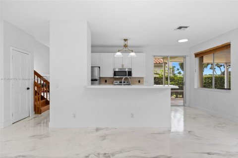 House in Deerfield Beach, Florida 4 bedrooms, 194.63 sq.m. № 1964482 - photo 12