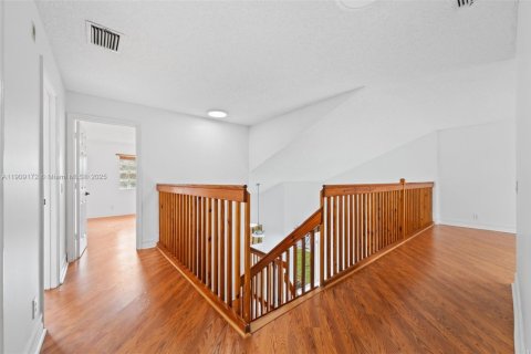 House in Deerfield Beach, Florida 4 bedrooms, 194.63 sq.m. № 1964482 - photo 18