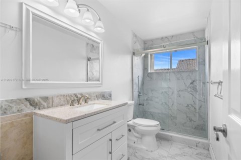 House in Deerfield Beach, Florida 4 bedrooms, 194.63 sq.m. № 1964482 - photo 27