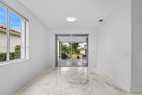 House in Deerfield Beach, Florida 4 bedrooms, 194.63 sq.m. № 1964482 - photo 6