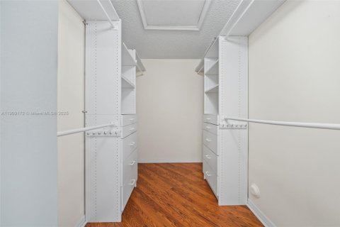 House in Deerfield Beach, Florida 4 bedrooms, 194.63 sq.m. № 1964482 - photo 26