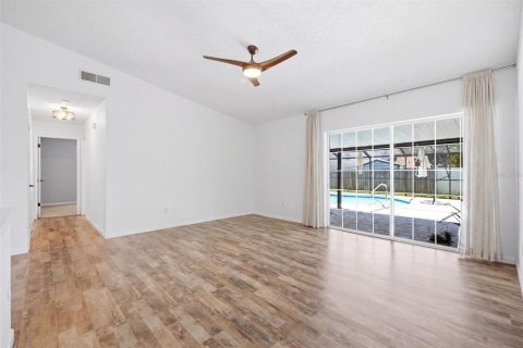 House in Brandon, Florida 3 bedrooms, 132.85 sq.m. № 2299642 - photo 16