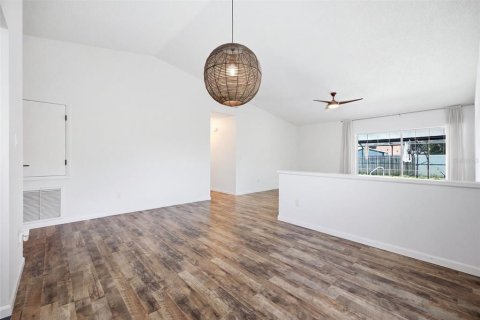 House in Brandon, Florida 3 bedrooms, 132.85 sq.m. № 2299642 - photo 9