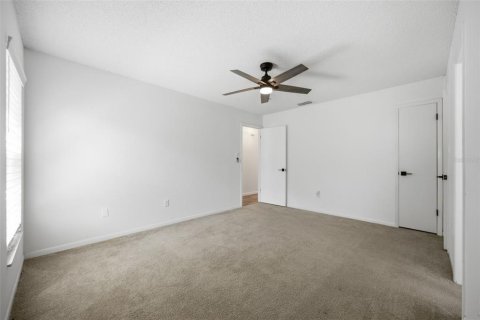 House in Brandon, Florida 3 bedrooms, 132.85 sq.m. № 2299642 - photo 18