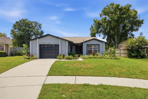 House in Brandon, Florida 3 bedrooms, 132.85 sq.m. № 2299642 - photo 2